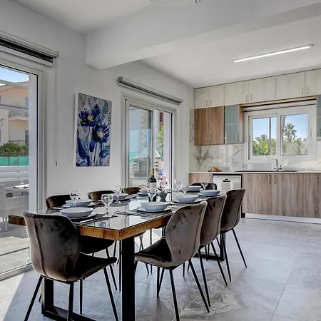 Βίλα New Luxury 5eagles 5mins From Airport Πάφος