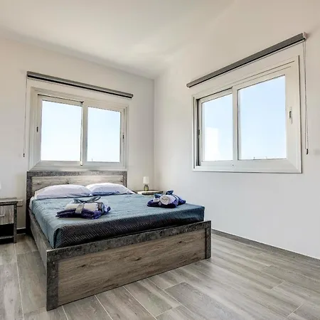 Βίλα New Luxury 5eagles 5mins From Airport Πάφος