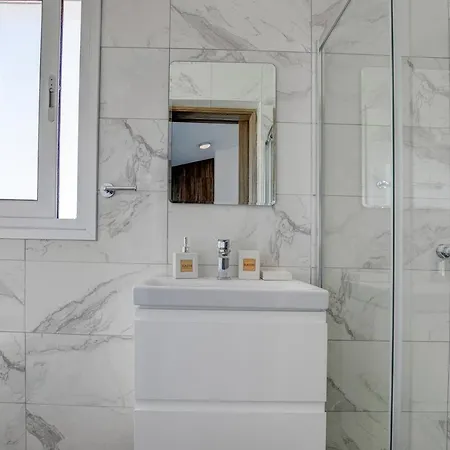 New Luxury 5eagles 5mins From Airport *