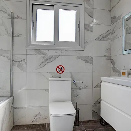 New Luxury 5eagles 5mins From Airport Βίλα *