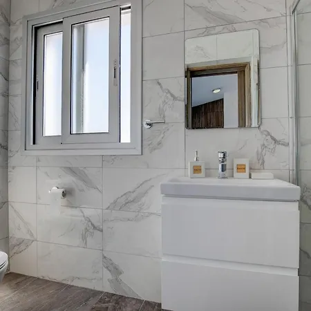 New Luxury 5eagles 5mins From Airport Πάφος
