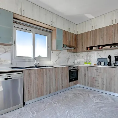 New Luxury 5eagles 5mins From Airport Πάφος