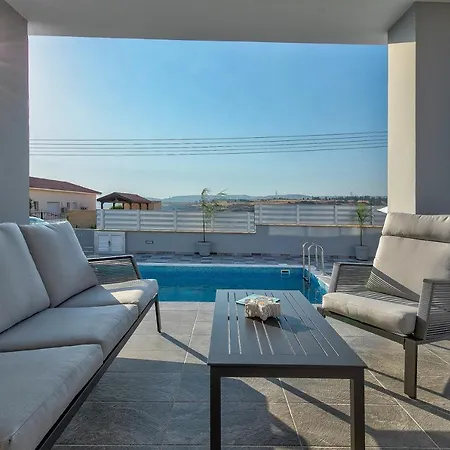 New Luxury 5eagles 5mins From Airport Βίλα Πάφος