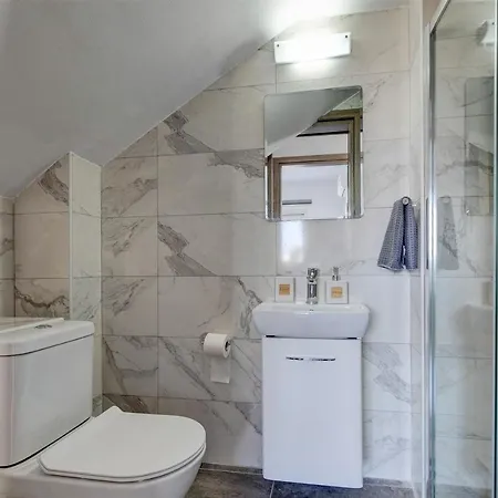 New Luxury 5eagles 5mins From Airport Πάφος