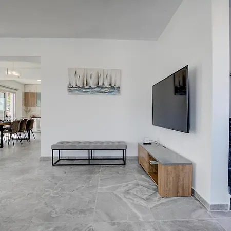 New Luxury 5eagles 5mins From Airport Βίλα Πάφος